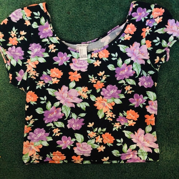 Forever 21 Tops - Floral Crop top